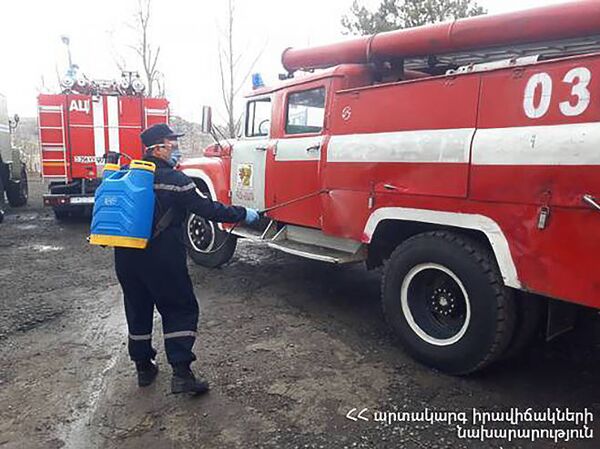 В пожарно-спасательных отрядах МЧС Армении проводится дезинфекция - Sputnik Армения