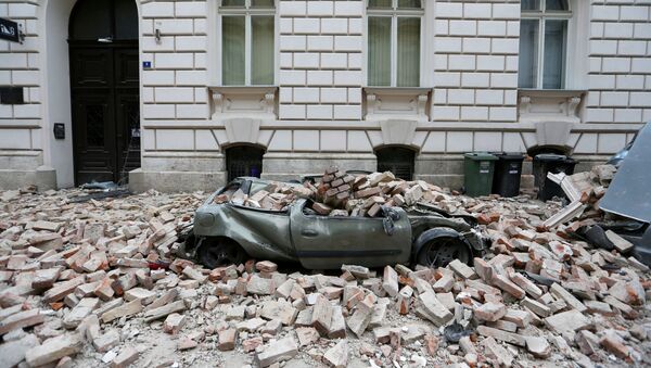 Разрушенный автомобиль после землетрясения в Хорватии (22 марта 2020). Загреб - Sputnik Արմենիա