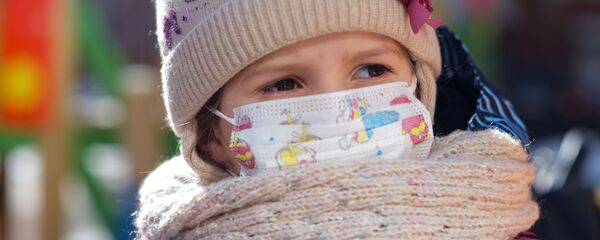 Девочка в медицинской маске в одном из детских садов в Москве Девочка в медицинской маске в одном из детских садов в Москве - Sputnik Արմենիա