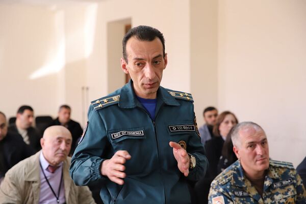 Главное – забота о социально уязвимых: в Шираке не просто закрывают путь коронавирусу Главное – забота о социально уязвимых: в Шираке не просто закрывают путь коронавирусу - Sputnik Армения