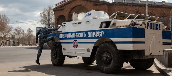 Бронетехника на улицах Еревана во время чрезвычайной ситуации (25 марта 2020). Ереван - Sputnik Армения