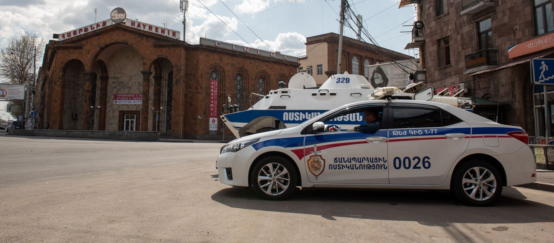 Бронетехника и полиция на улицах Еревана во время чрезвычайной ситуации (25 марта 2020). Ереван - Sputnik Армения, 1920, 20.06.2021