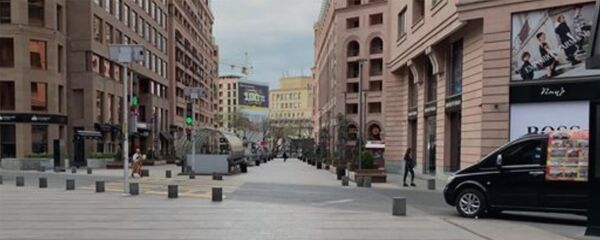 Օտարերկրացին նվագում է Հյուսիսային պողոտայում Օտարերկրացին նվագում է Հյուսիսային պողոտայում - Sputnik Армения