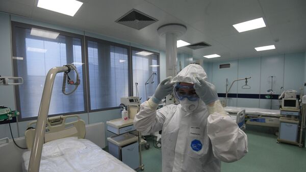 Медицинский работник в реанимационном отделении - Sputnik Արմենիա