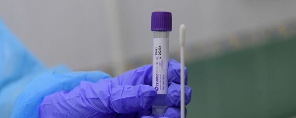 Пробирка с тестом на коронавирус в медицинской лаборатории Пробирка с тестом на коронавирус в медицинской лаборатории - Sputnik Արմենիա