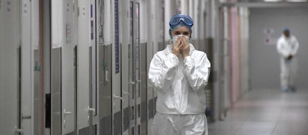 Медицинский работник в больнице в Москве - Sputnik Армения