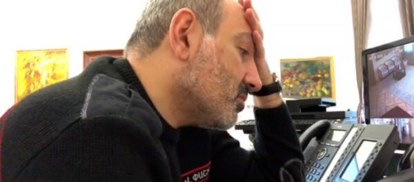 Премьер-министр Никол Пашинян звонит гражданам (28 марта 2020). Еревaн - Sputnik Армения