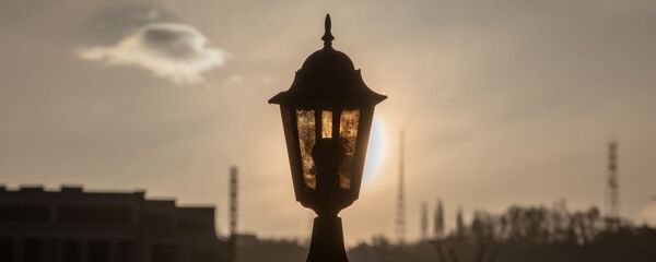 Фонарь уличного освещения на рассвете - Sputnik Армения