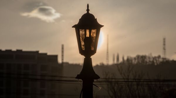 Фонарь уличного освещения на рассвете - Sputnik Армения