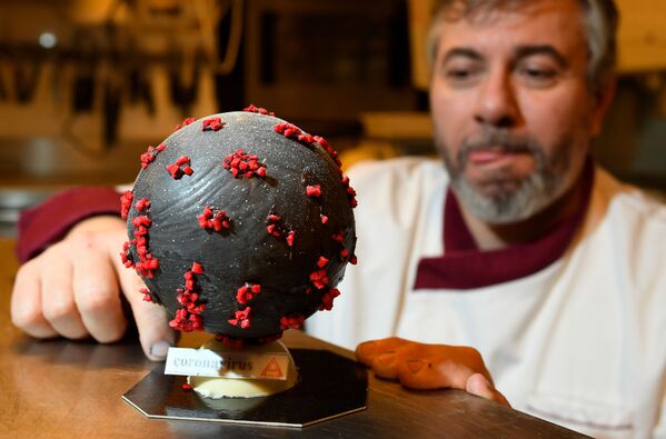 Шоколатье Жан-Франсуа Пре с пасхальным яйцом в форме модели коронавируса - Sputnik Армения