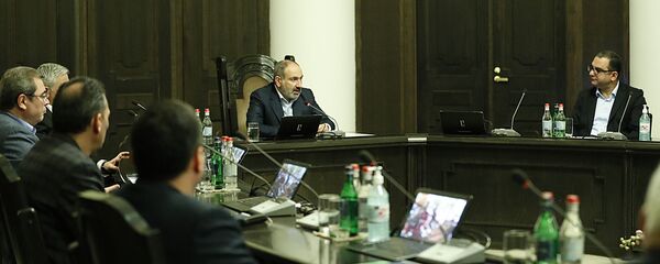 Премьер-министр Никол Пашинян на заседании правительства по обсуждению антикризисных мер в связи с угрозой коронавируса (29 марта 2020). Еревaн - Sputnik Արմենիա