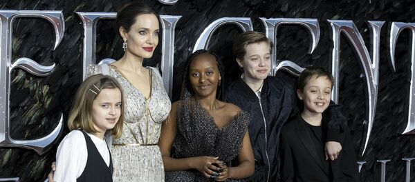Актриса Анджелина Джоли с детьми на премьере фильма (9 октября 2019). Лондон - Sputnik Արմենիա