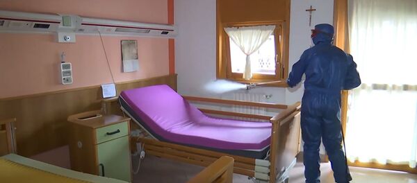 Как российские военные дезинфицируют пансионаты в Италии - Sputnik Армения