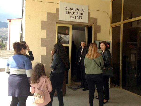 Թեկնածուները ձեռնոց նետեցին․ Արցախում անցկացված ընտրություններին բոլորը դիմակով էին - Sputnik Արմենիա