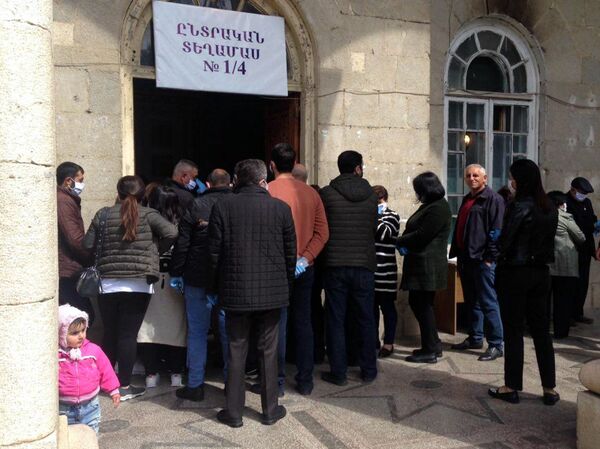 Թեկնածուները ձեռնոց նետեցին․ Արցախում անցկացված ընտրություններին բոլորը դիմակով էին - Sputnik Արմենիա