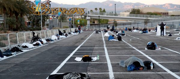 Социальное дистанцирование среди бездомных в связи с коронавирусом во временном приюте на автостоянке в Лас-Вегасе, США Социальное дистанцирование среди бездомных в связи с коронавирусом во временном приюте на автостоянке в Лас-Вегасе, США - Sputnik Армения