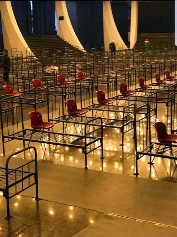 Մարզահամերգային համալիրում մահճակալներ են տեղադրել. Փաշինյանի խոսնակը բացատրում է` ինչու - Sputnik Արմենիա