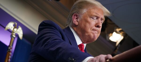 Президент США Дональд Трамп во время ежедневного брифинга по новому коронавирусу COVID-19 в Белом доме (31 марта 2020). Вашингтон Президент США Дональд Трамп во время ежедневного брифинга по новому коронавирусу COVID-19 в Белом доме (31 марта 2020). Вашингтон - Sputnik Армения