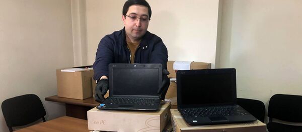 Футбольный клуб Шитак передал администрации Ширака 150 компьютеров для малообеспеченных семей региона (1 апреля 2020). Гюмри - Sputnik Արմենիա