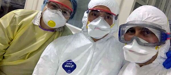 Селфи медперсонала МЦ Сурб Григор Лусаворич - Sputnik Армения