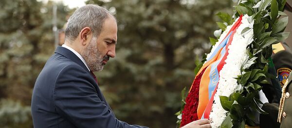 Премьер-министр Никол Пашинян в Пантеоне Ераблур почтил память героев, погибших во время апрельской войны (2 апреля 2020). Еревaн - Sputnik Արմենիա