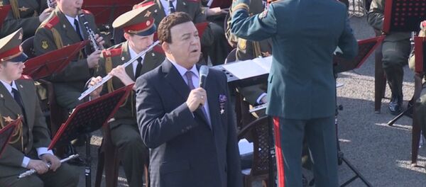 Спутник_Иосиф Кобзон спел для военных ВКС РФ на авиабазе Хмеймим в Латакии Спутник_Иосиф Кобзон спел для военных ВКС РФ на авиабазе Хмеймим в Латакии - Sputnik Армения