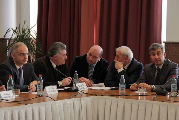 Обсуждения по новому избирательному кодексу Армении Обсуждения по новому избирательному кодексу Армении - Sputnik Армения