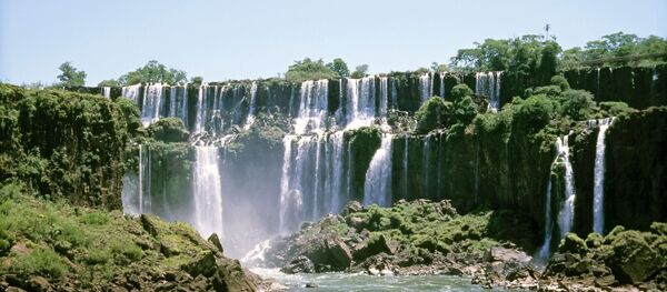 Водопад Игуасу на границе Аргентины и Бразилии Водопад Игуасу на границе Аргентины и Бразилии - Sputnik Армения