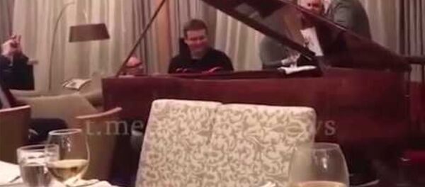 Премьер-министр России Михаил Мишустин наслаждается армянской песней. Валерия Меладзе Ов сирун - Sputnik Армения