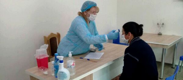 Процесс термометрии в пунктах медико-санитарного контроля Армения-Арцах (4 апреля 2020). Процесс термометрии в пунктах медико-санитарного контроля Армения-Арцах (4 апреля 2020). - Sputnik Արմենիա