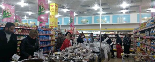 Покупатели в супермаркете Yerevan City (4 апреля 2020). Еревaн - Sputnik Արմենիա