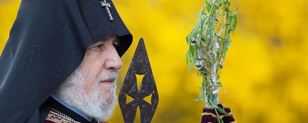 Католикос Гарегин II со святым Гегардом в руке проводит церемонию праздника Цахказард в Святом Первопрестольном Эчмиадзине (5 апреля 2020). Вагаршапат Католикос Гарегин II со святым Гегардом в руке проводит церемонию праздника Цахказард в Святом Первопрестольном Эчмиадзине (5 апреля 2020). Вагаршапат - Sputnik Արմենիա