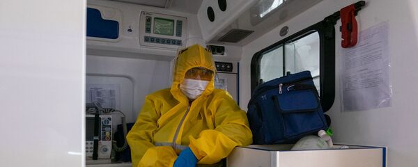 Медсестра скорой помощи Гехецик во время транспортировки болных из медицинского центра Сурб Григор Лусаворич (2 апреля 2020). Еревaн Медсестра скорой помощи Гехецик во время транспортировки болных из медицинского центра Сурб Григор Лусаворич (2 апреля 2020). Еревaн - Sputnik Արմենիա