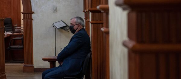 Посетители в защитных масках в банке (8 апреля 2020). Еревaн Посетители в защитных масках в банке (8 апреля 2020). Еревaн - Sputnik Армения