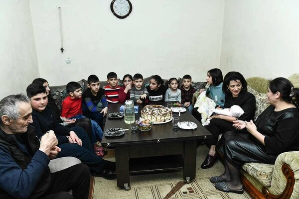 «Լսում են` 12 երեխա ունենք, հեռախոսն անջատում են». Բեժանյանները կարող են դրսում հայտնվել - Sputnik Արմենիա