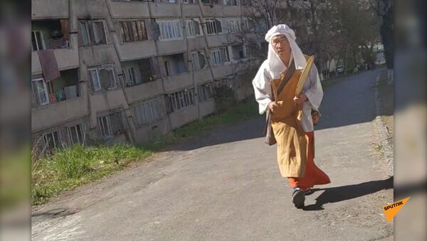 Երևանում շրջող տարօրինակ տղամարդը հայտնվել է Դավթաշենում - Sputnik Արմենիա