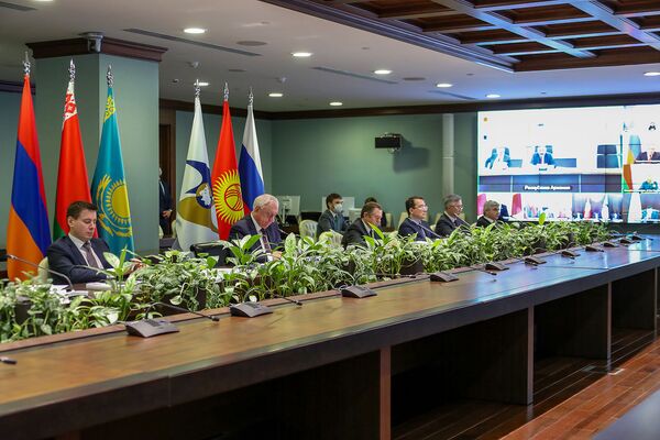 Транснациональные корпорации и фармацевтика: каков будет вектор развития ЕАЭС Транснациональные корпорации и фармацевтика: каков будет вектор развития ЕАЭС - Sputnik Армения