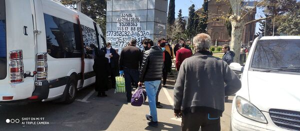 Грузия предоставила транзитный коридор для гражданам Армении (10 апреля 2020). Тбилиси Грузия предоставила транзитный коридор для гражданам Армении (10 апреля 2020). Тбилиси - Sputnik Արմենիա