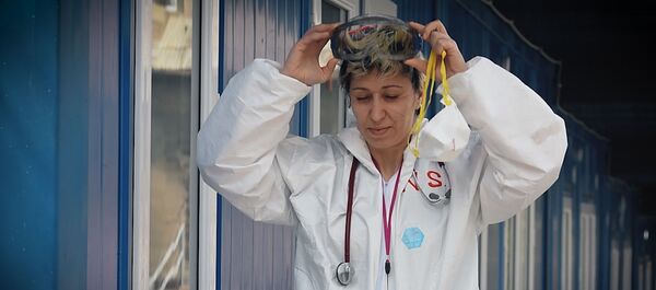 Армянские медики лицом к лицу с вирусом - Sputnik Армения