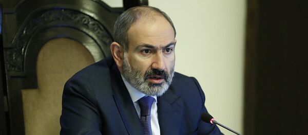 Премьер-министр Никол Пашинян на заседании комиссии, координирующей работу по предотвращению распространения коронавируса в Армении (11 апреля 2020). Еревaн - Sputnik Արմենիա