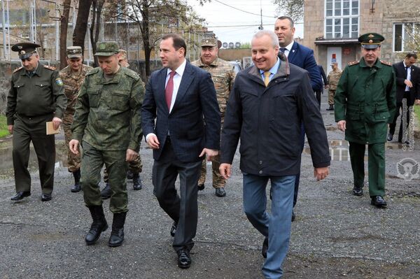 Տոնոյանը և Կոպիրկինն այցելել են Covid-19–ի ախտորոշման շարժական լաբորատորիա - Sputnik Արմենիա