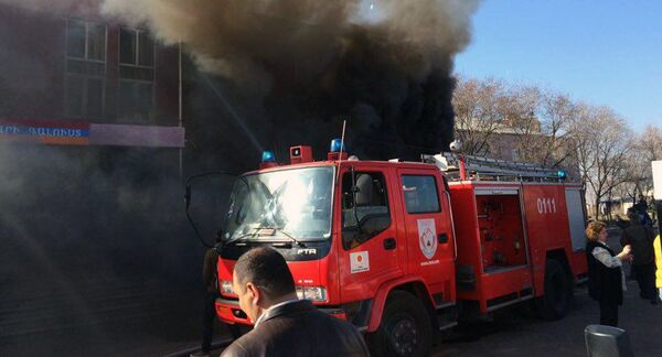 Тактические учения МЧС: защита учеников и сотрудников в случае воздушного налета противника Тактические учения МЧС: защита учеников и сотрудников в случае воздушного налета противника - Sputnik Արմենիա