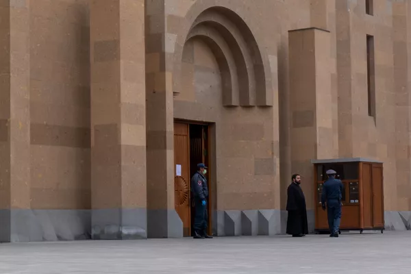 Праздник Пасхи во время ЧС (12 апреля 2020). Еревaн
