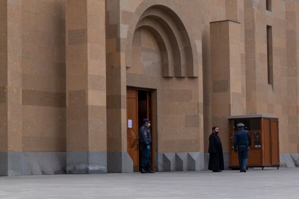 Սուրբ Հարության պատարագն արտակարգ դրության պայմաններում. Երևան - Sputnik Արմենիա