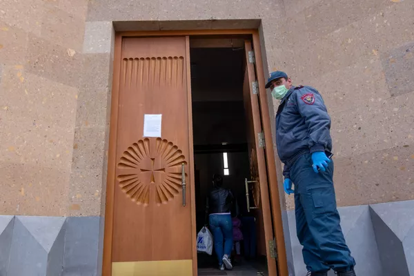 Праздник Пасхи во время ЧС (12 апреля 2020). Еревaн Праздник Пасхи во время ЧС (12 апреля 2020). Еревaн - Sputnik Армения