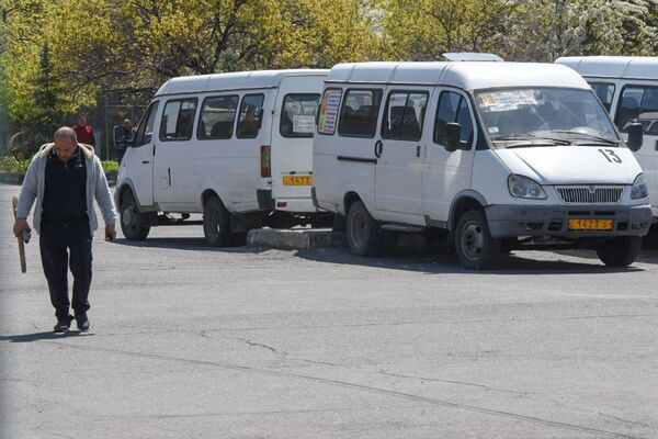 Простой лишает нас куска хлеба: водители общественного транспорта протестуют в Ереване Простой лишает нас куска хлеба: водители общественного транспорта протестуют в Ереване - Sputnik Армения