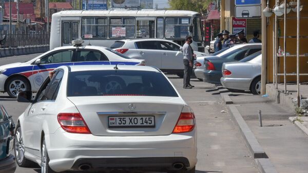 Пробка в Аргаванде из-за акции протеста водителей общественного транспорта (14 апреля 2020). Еревaн - Sputnik Армения