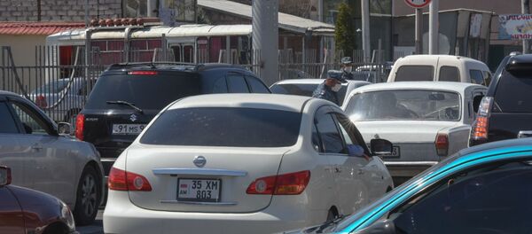 Пробка в Аргаванде из-за акции протеста водителей общественного транспорта (14 апреля 2020). Еревaн - Sputnik Արմենիա