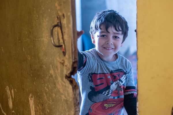 Магазин дает в долг только хлеб: семья Саркисянов не знает, как прокормить детей Магазин дает в долг только хлеб: семья Саркисянов не знает, как прокормить детей - Sputnik Армения