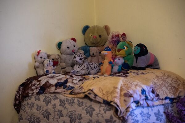 Խանութը միայն հաց է պարտքով տալիս. նախկին զինծառայողի ընտանիքը չգիտի` վաղը կուշտ կքնե՞ն Խանութը միայն հաց է պարտքով տալիս. նախկին զինծառայողի ընտանիքը չգիտի` վաղը կուշտ կքնե՞ն - Sputnik Արմենիա